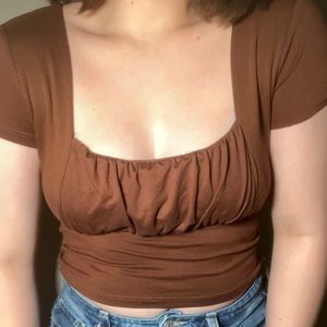 Brown ruffled crop top👁️🪰

Size small💲

Good condition only worn a few times